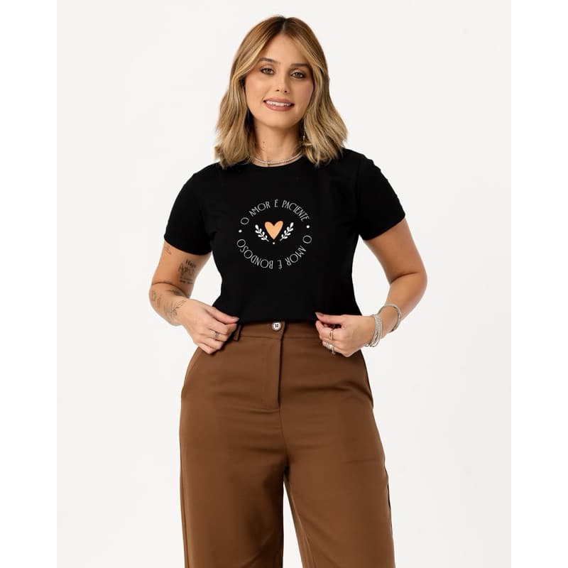 CAMISETA FEMININA O AMOR É PACIENTE