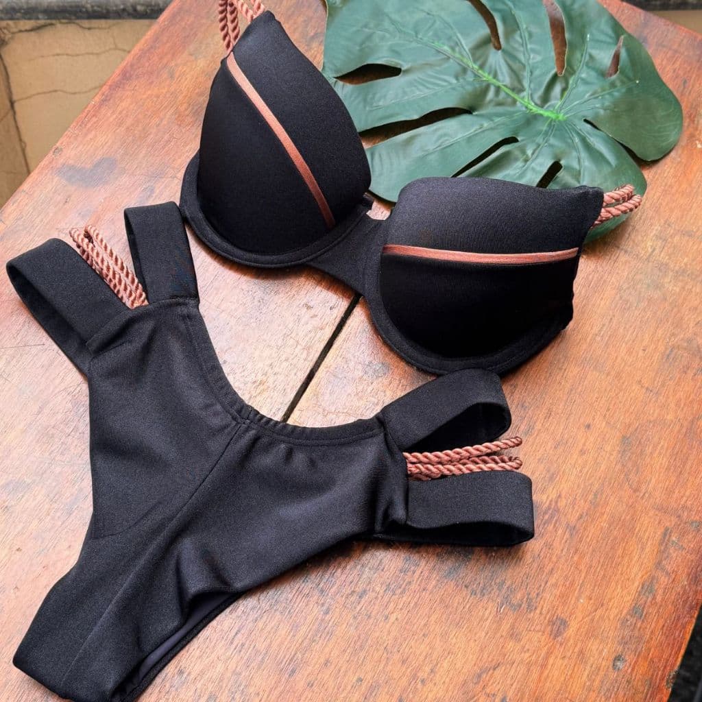 Biquíni Estruturado com Bojo Meia Taça Calcinha Hot Pants Cintura Alta