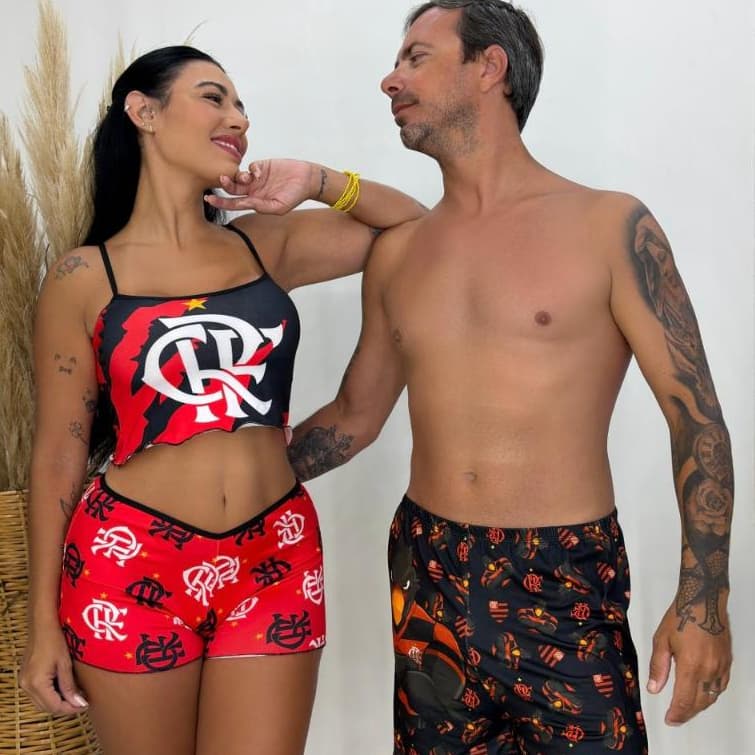 Kit Casal Pijama Time ShortDoll Suede Cropped + Samba Canção Masculino Conforto Para Dormir Estilo