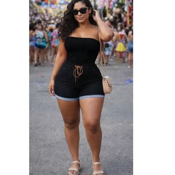 Short jeans com lycra e amarração no cós, cós acima do umbigo, elástico em todo o cós.Perfeito para o dia a dia.
