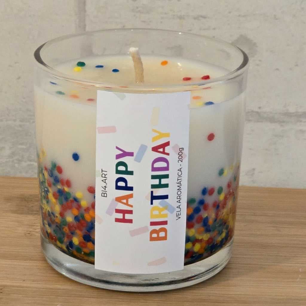 Vela aromática BOLO DE ANIVERSÁRIO - cera 100%vegetal com alta projeção