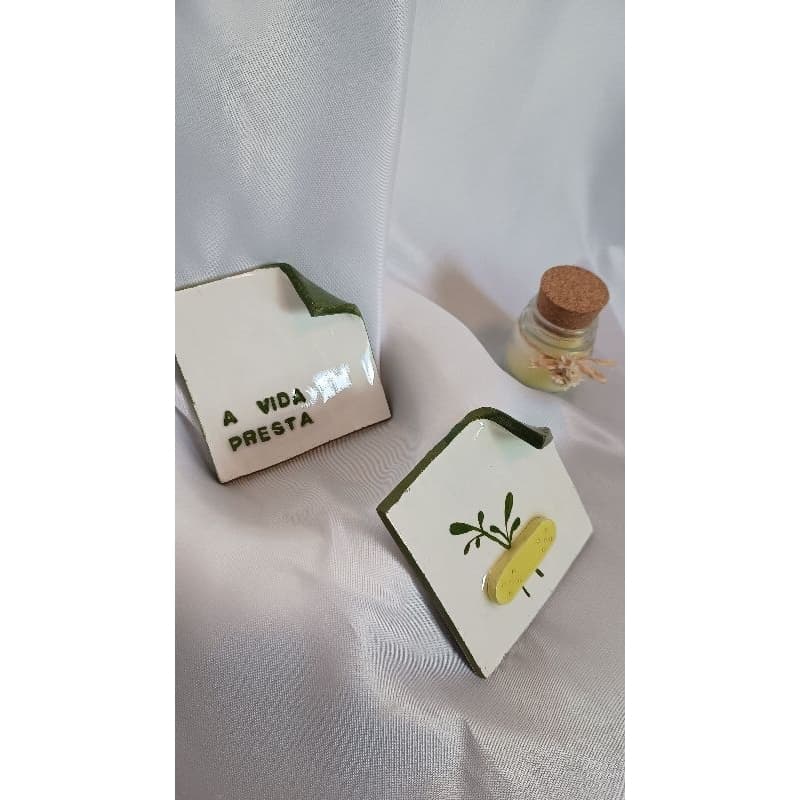 Kit 2 Azulejos Decorativos “A Vida Presta” | Decoração Criativa com Frase | Presente Inspirador Artesanal