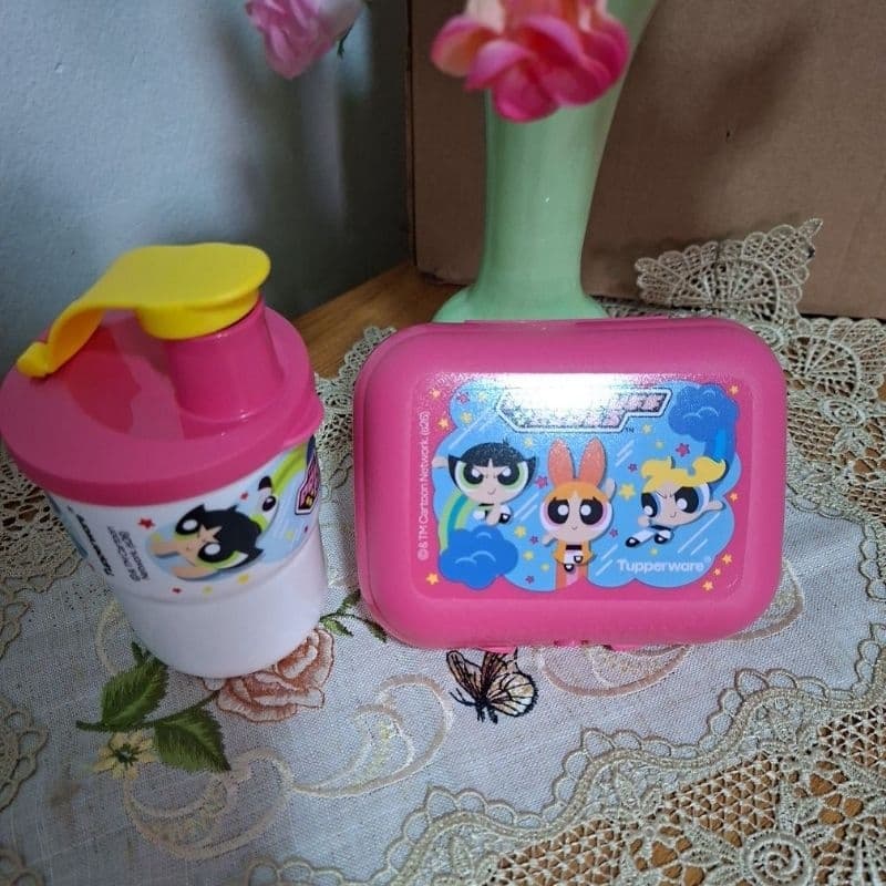TUPPERWARE KIT INFANTIL COPO COM BICO E SANDUICHEIRA SNACK PEQUENO POWERPUFF GIRLS 2 PEÇAS
