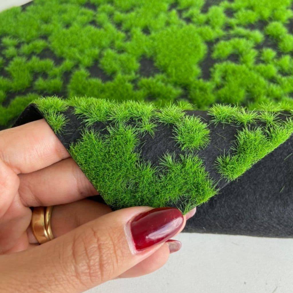 Grama Sintética Decorativa Verde Musgo 30x30cm para Personalizados