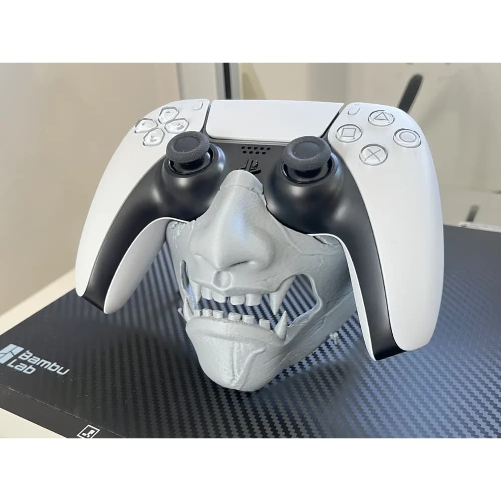 Suporte Premium para Controle Joystick – Máscara Samurai Inspirada no Ghost Yotei