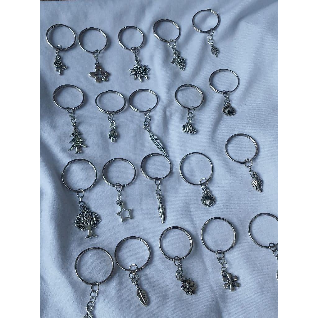 Chaveiro de Metal Cromado Diversos Pingentes Plantas