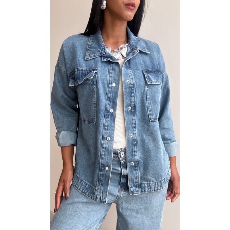 Jaqueta Jeans Oversized Feminina Estilo Camisa com Botões de Pressão