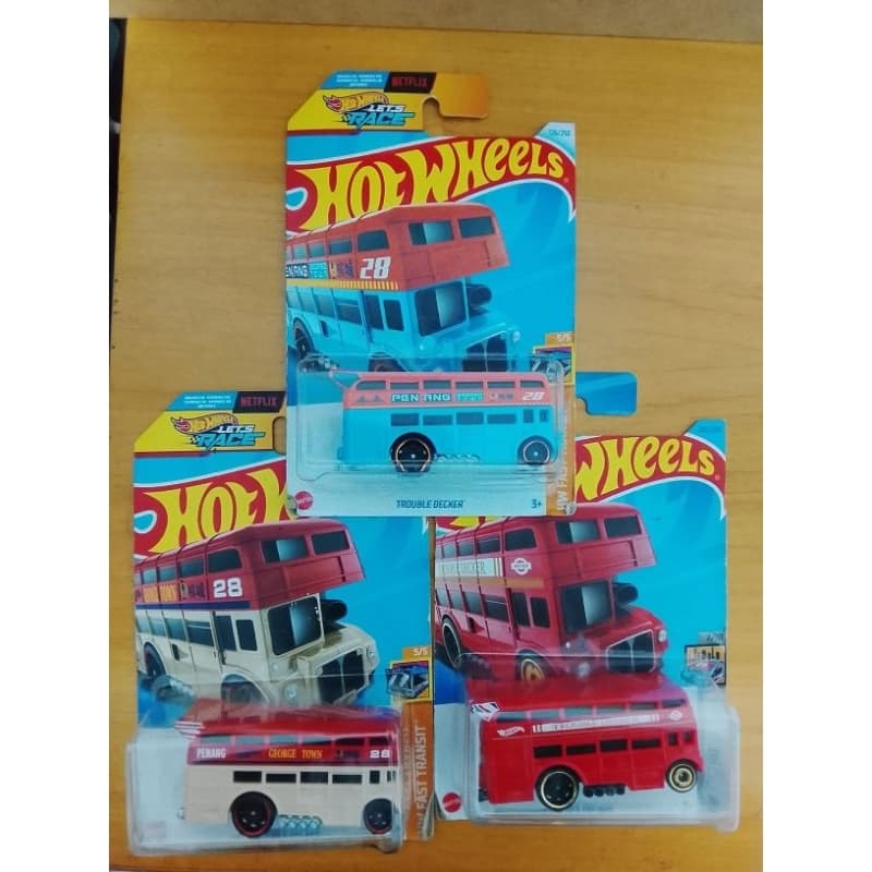 os 3 ônibus da hot Wheels de 2 andar