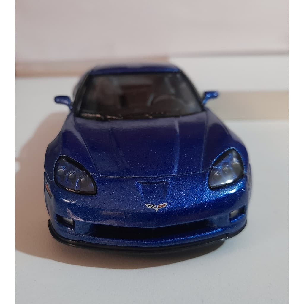 Miniatura Corvette C6 Z06 Azul Kinsmart 2007 Metal e Fricção.