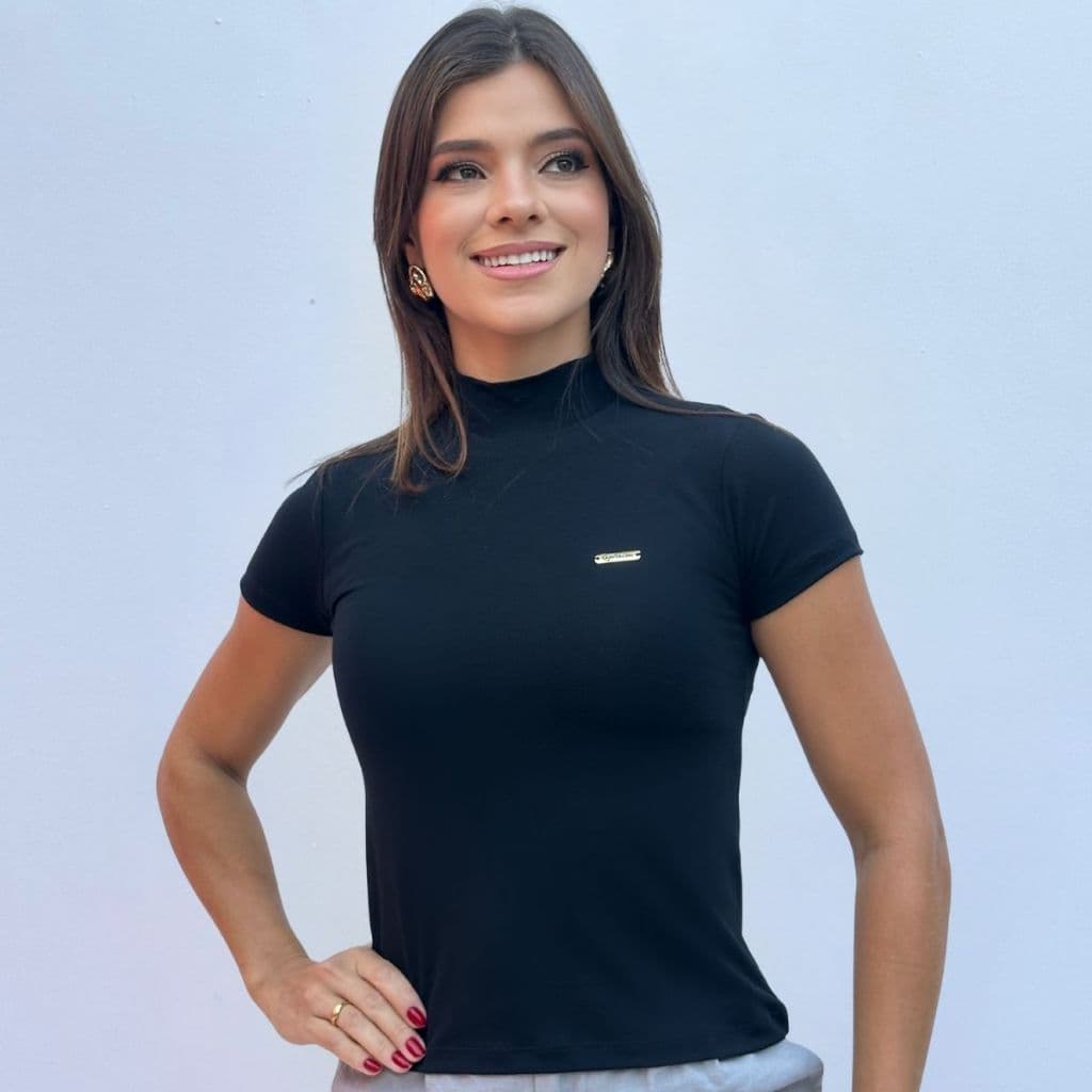 Blusa Feminina Gola Alta Baby Look Versátil e Elegante Moderna EstilosaTecido Viscolycra Dia a Dia Manga Curta