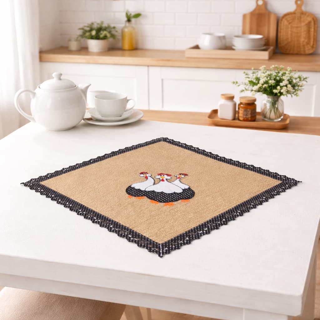 Toalhinha de Mesa Bordada 49x49 cm – Decoração com Babadinho
