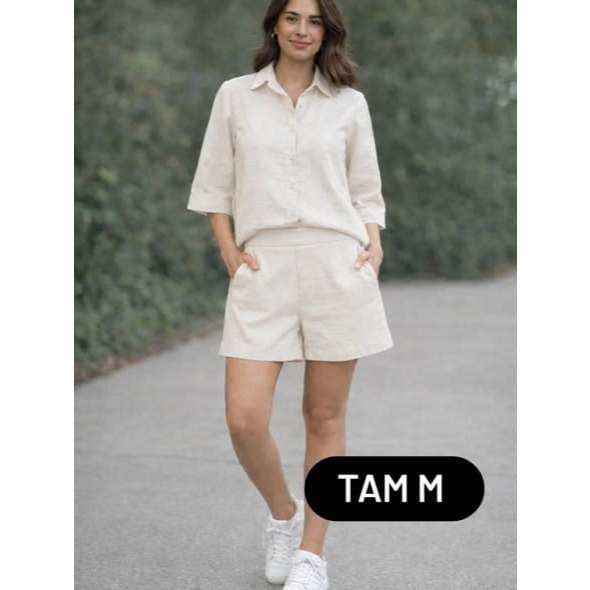 Conjunto alfaiataria Feminino elegante camisa com mangas 3/4 com short com pala frontal e elástico atrás.