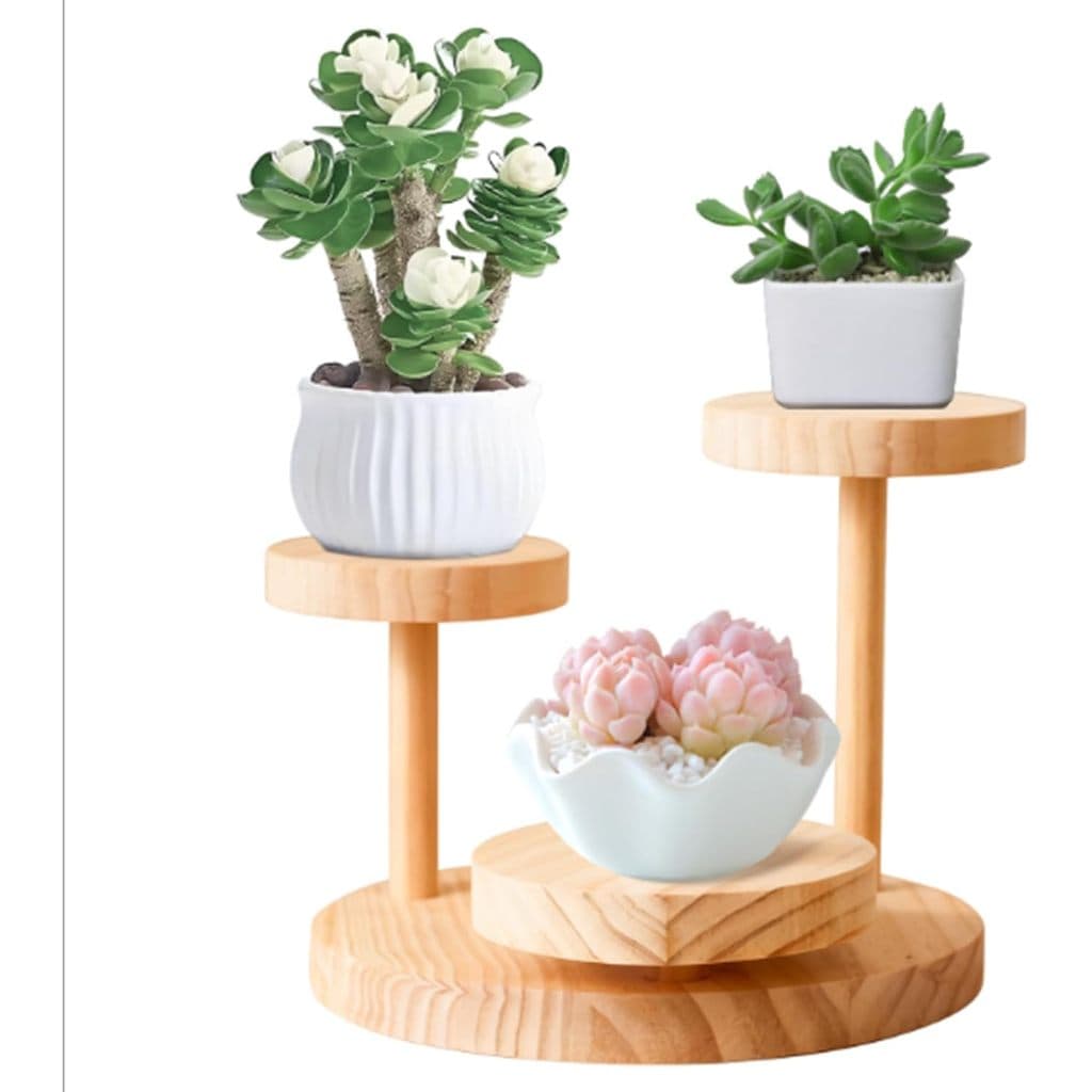 Suporte de mesa de madeira com 3 níveis para exibir joias e plantas em vasos.