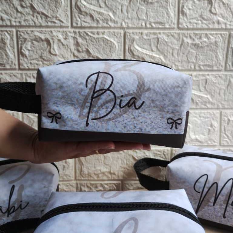 Nécessaire Estilo Glitter Cinza Personalizada com Inicial + Nome l Presente l 15 anos l Maquiagem l Madrinha l Viagem