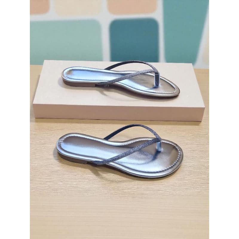 Chinelo Rasteirinha Tira Brilho Sandália Perfeita para Arrasar no Dia a Dia Versátil