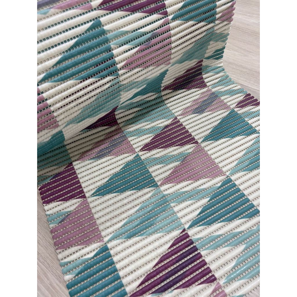Passadeira Emborrachada Antiderrapante 45cm Largura - Toque Suave e Secagem Rápida Triângulo Colorido