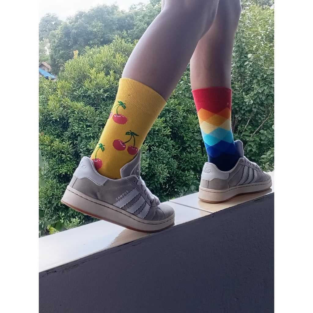 Kit 1 par de meias coloridas unissex Fun socks Xadres,Frutas,Doces femininas e masculinas