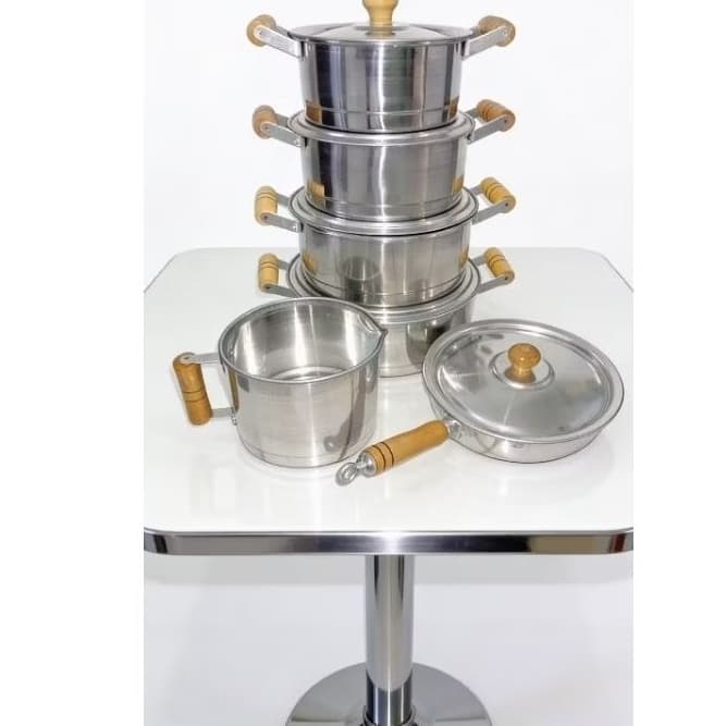 KIT COZINHA COM 7 PEÇAS POLIDOS COM CABOS DE MADEIRA