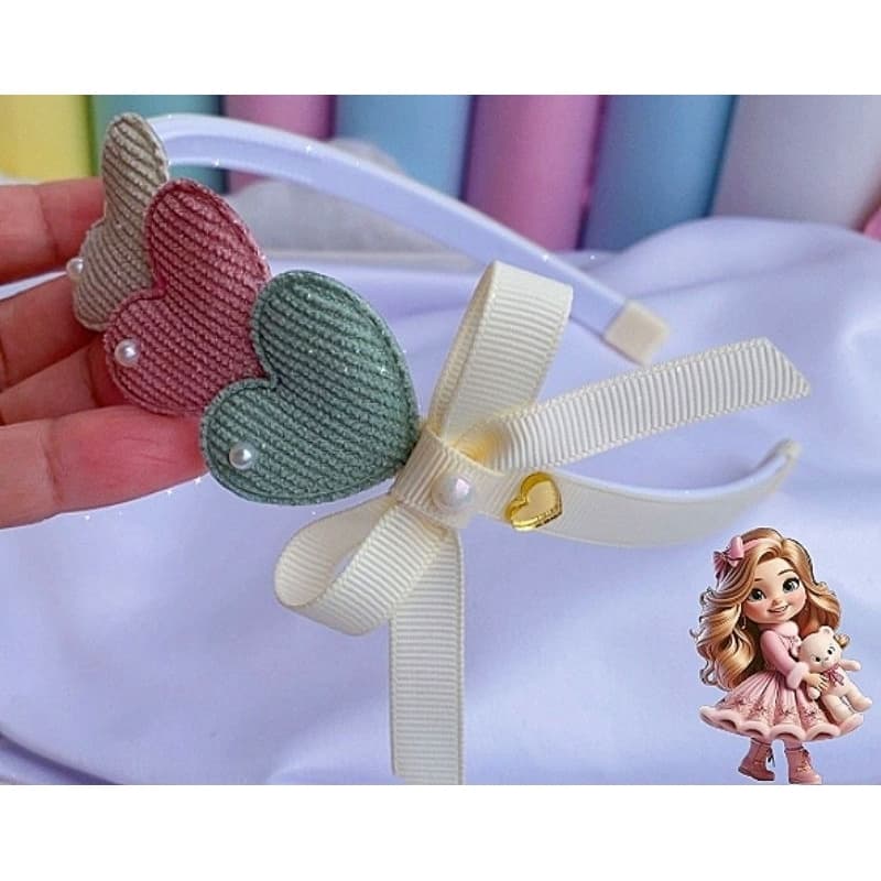 Tiara Pompom Infantil Coração | Tiara de Luxo para Menina | Acessório Temático Festa e Fotos