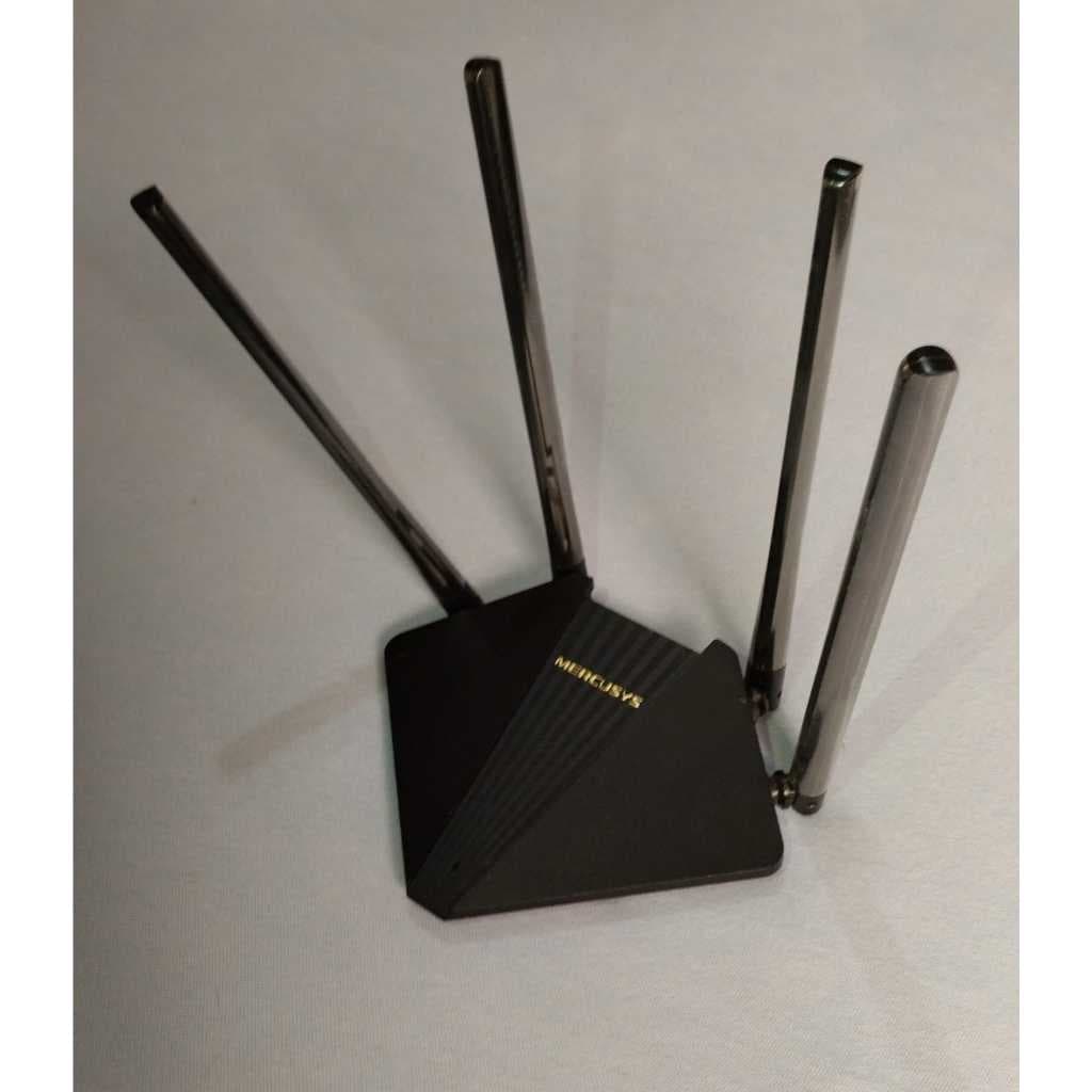 Roteador 4 antenas Mercusys MR30G AC1200 Gigabit Wireless Dual Band Preto 110v/220v usado