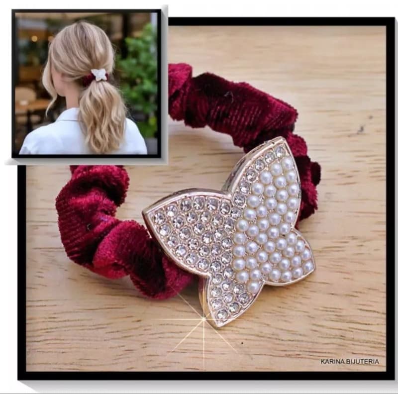 Kit 3 Elástico de Cabelo Veludo Com Pingente Metal Cravejado e Mini Pérolas Cores Variadas