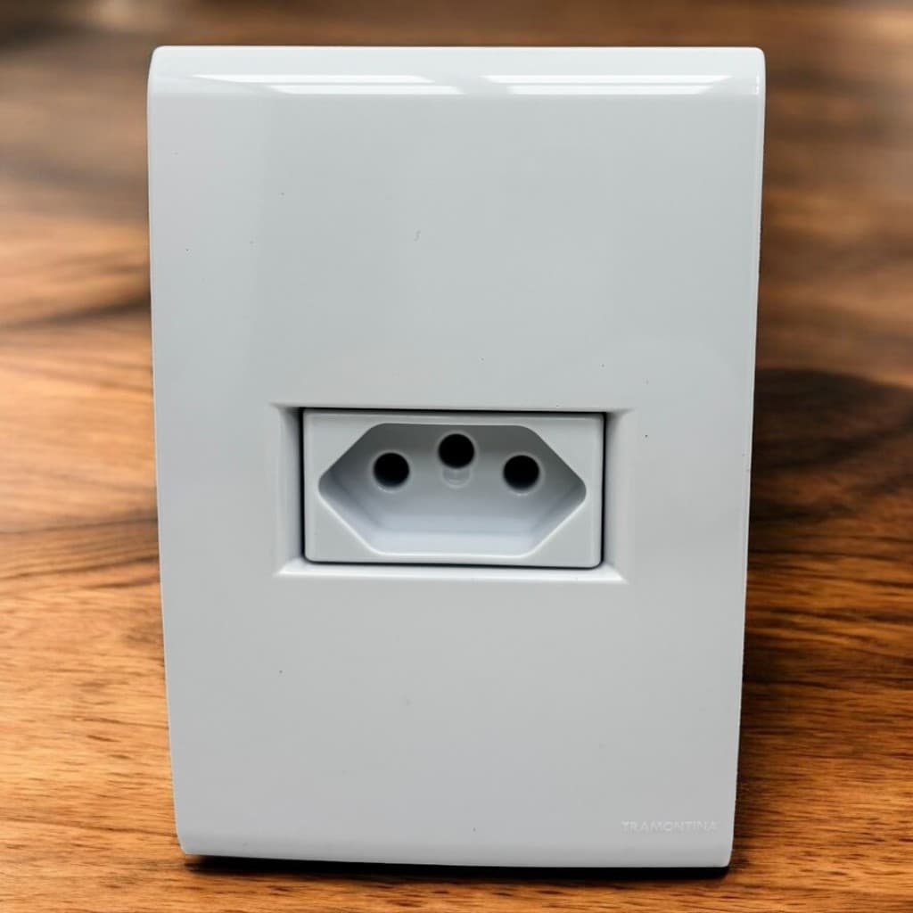 Tomada Tramontina Liz 20A 250V Branco Conjunto 4x2 2P+T com Placa
