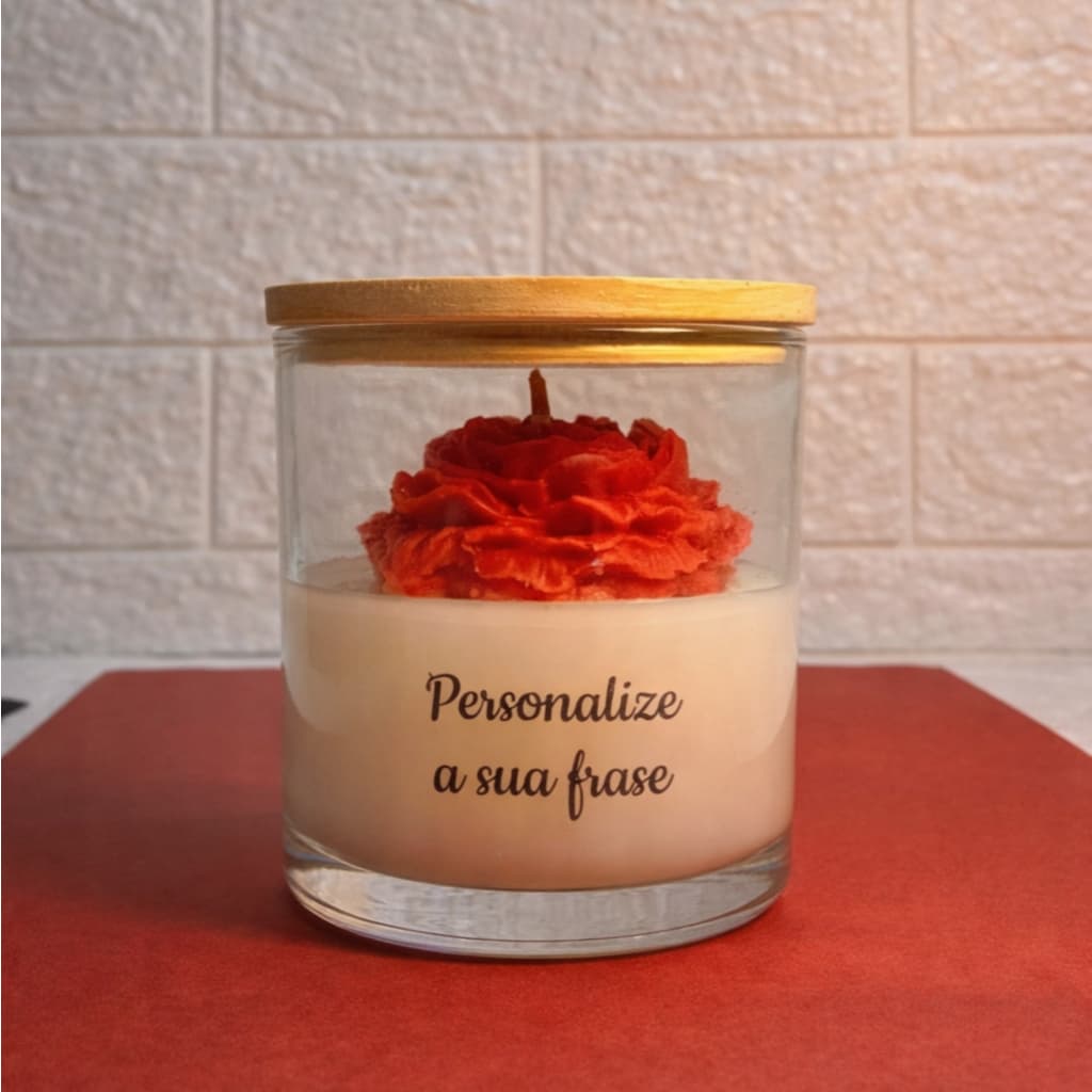 Vela Aromática Personalizada 150g com Flor Decorativa | Lembrança de Casamento, Aniversário e Presente Especial