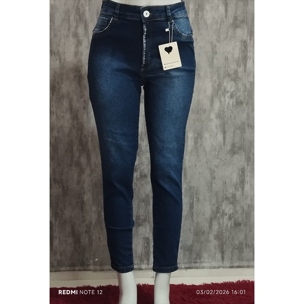 Calça Jeans  Feminina Skinny  com elastano azul escuro detalhes em branco no tamanho 48