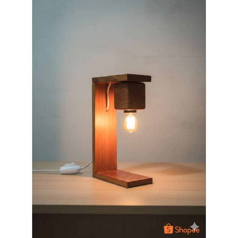 Luminária Abajur de Mesa com Base Decorativa Artesanal Rústica em Madeira Quarto Sala Escritório