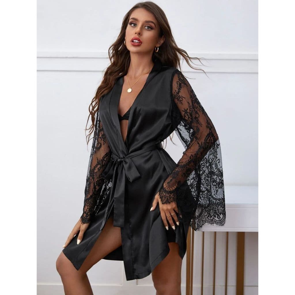 Robe de Cetim com Mangas de Renda - Elegância e Conforto
