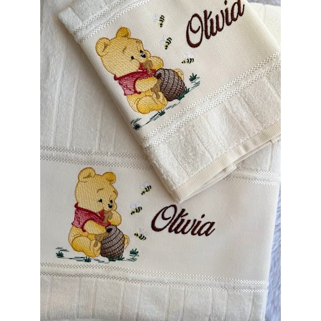 Kit com 1 Toalha de banho e 1 Toalha de Boca Bordada com Nome  | Presente Bebê Chá de Fralda Maternidade