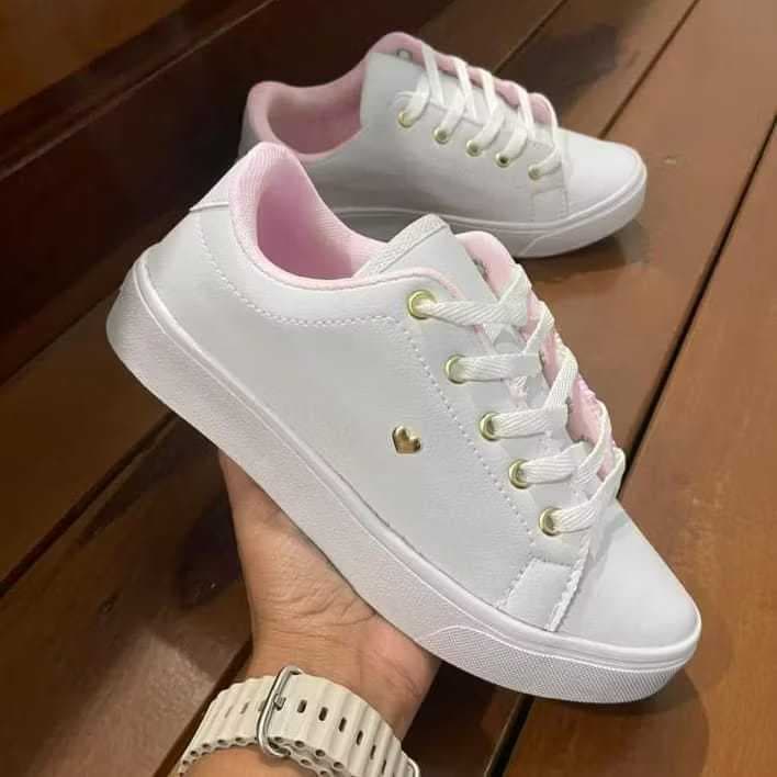 Tenis Feminino Coraçao Branco casual para dia dia