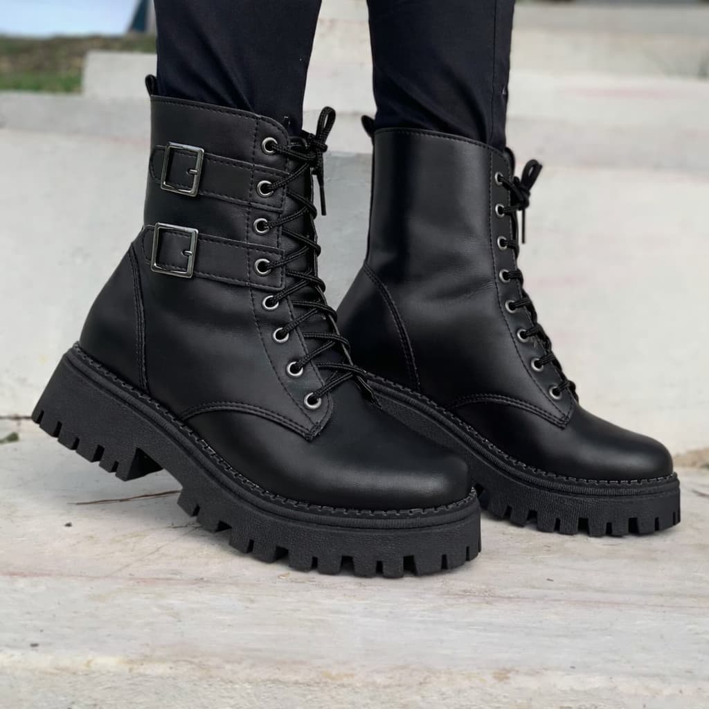Coturno Feminino com Fivela Bota Feminina Cano Médio Sola Tratorada Confortavél