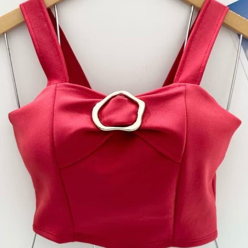 Cropped Feminino Com Fivela Dourada