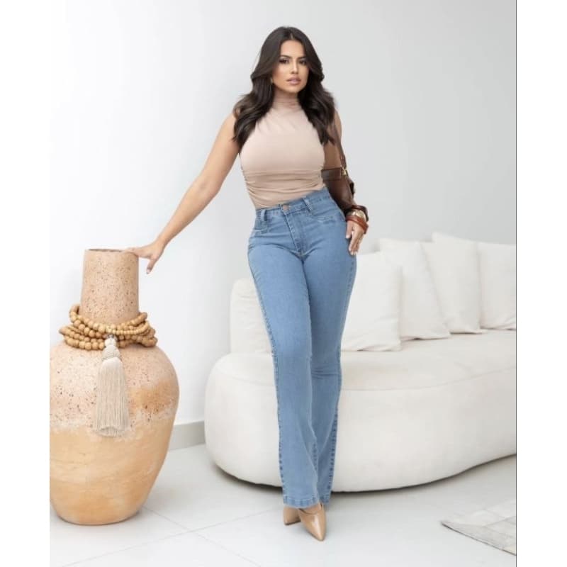 Calça Jeans flayer Boca larga Clara com laycla