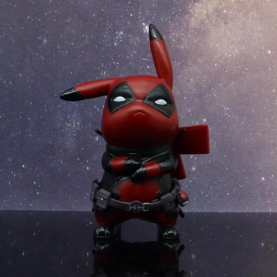 12cm Pokemon Anime Figura Pikachu Cosplay Deadpool X-Men Superhero Versão PVC Figuras De Ação Modelo Desktop Decoração