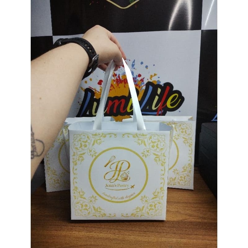 Sacola de Papel Personalizada 50 unidades – Tamanho M (18x10x20cm)