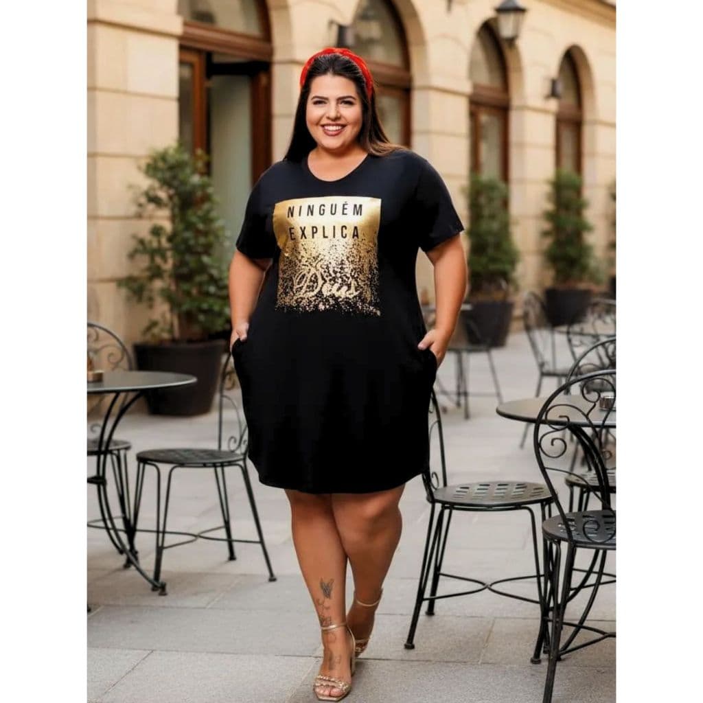 Vestido Evangélico Feminino Plus Size Frase Crista Dourad Ninguém Explica Deus Viscolycra com Bolso