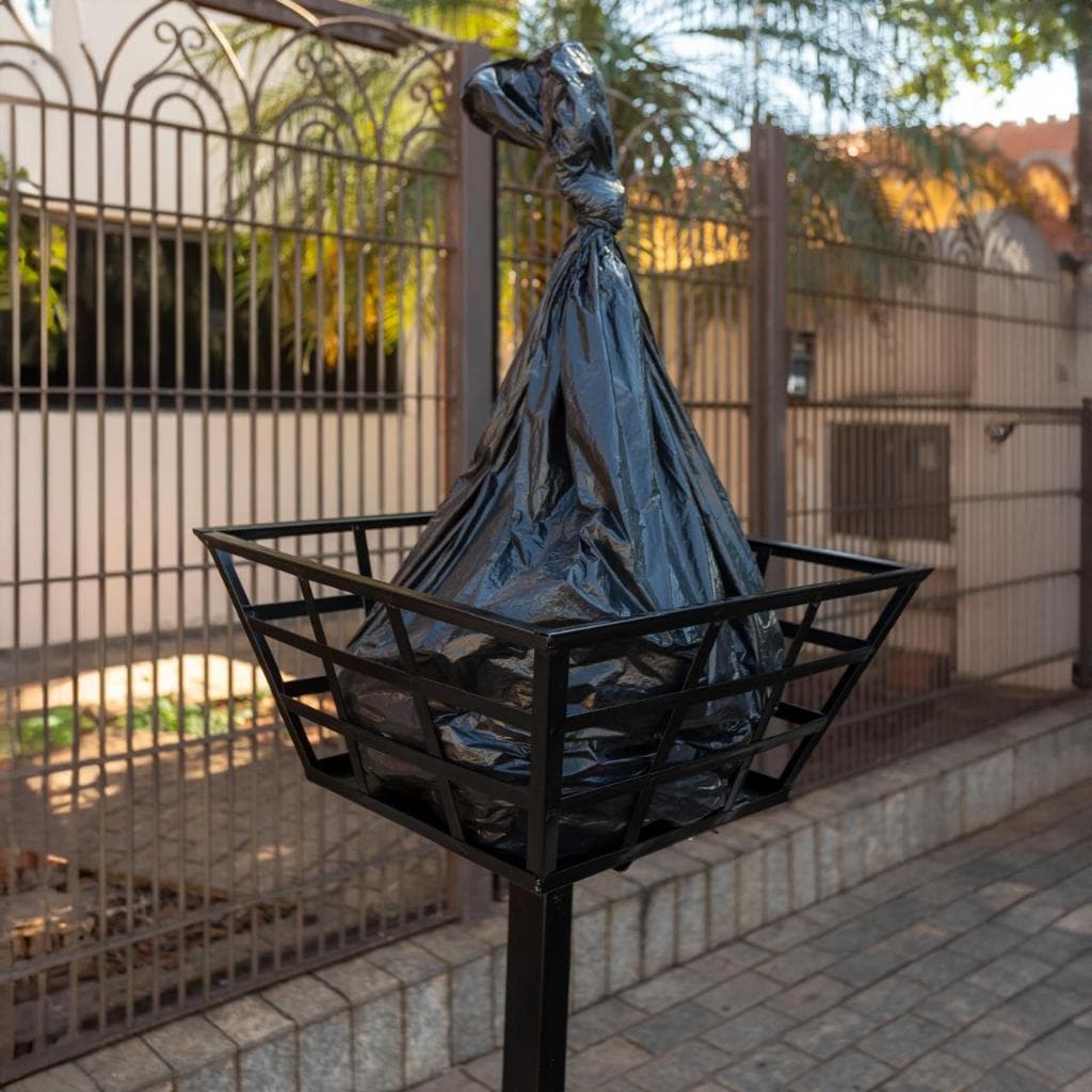 Lixeira de Rua Quadriculada Aberta Para Calçada Cesto de Lixo