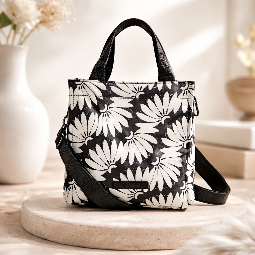 Bolsa Farm Original Feminina Estampada Floral Preta Branca Espaçosa Casual Praia Moderna