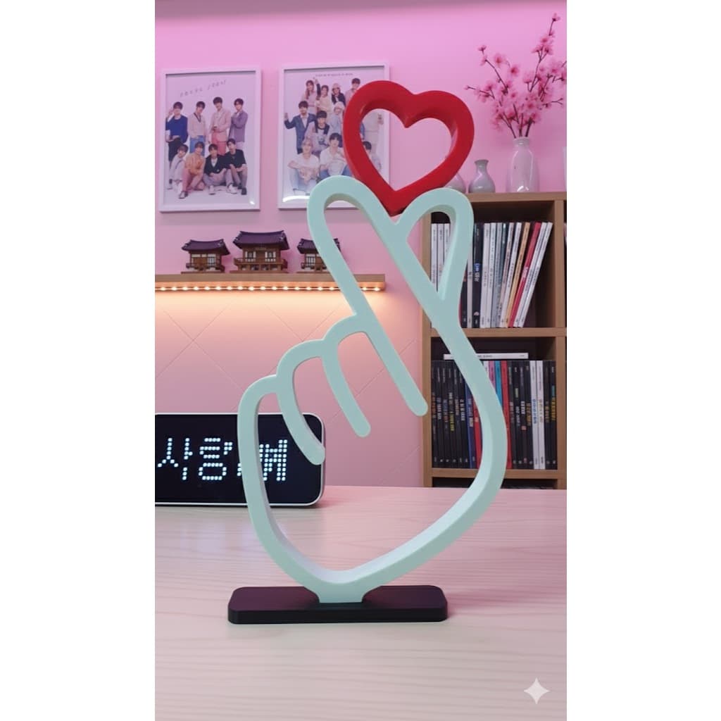 Decoração Romântica - Escultura de Mão com Coração + BRINDE