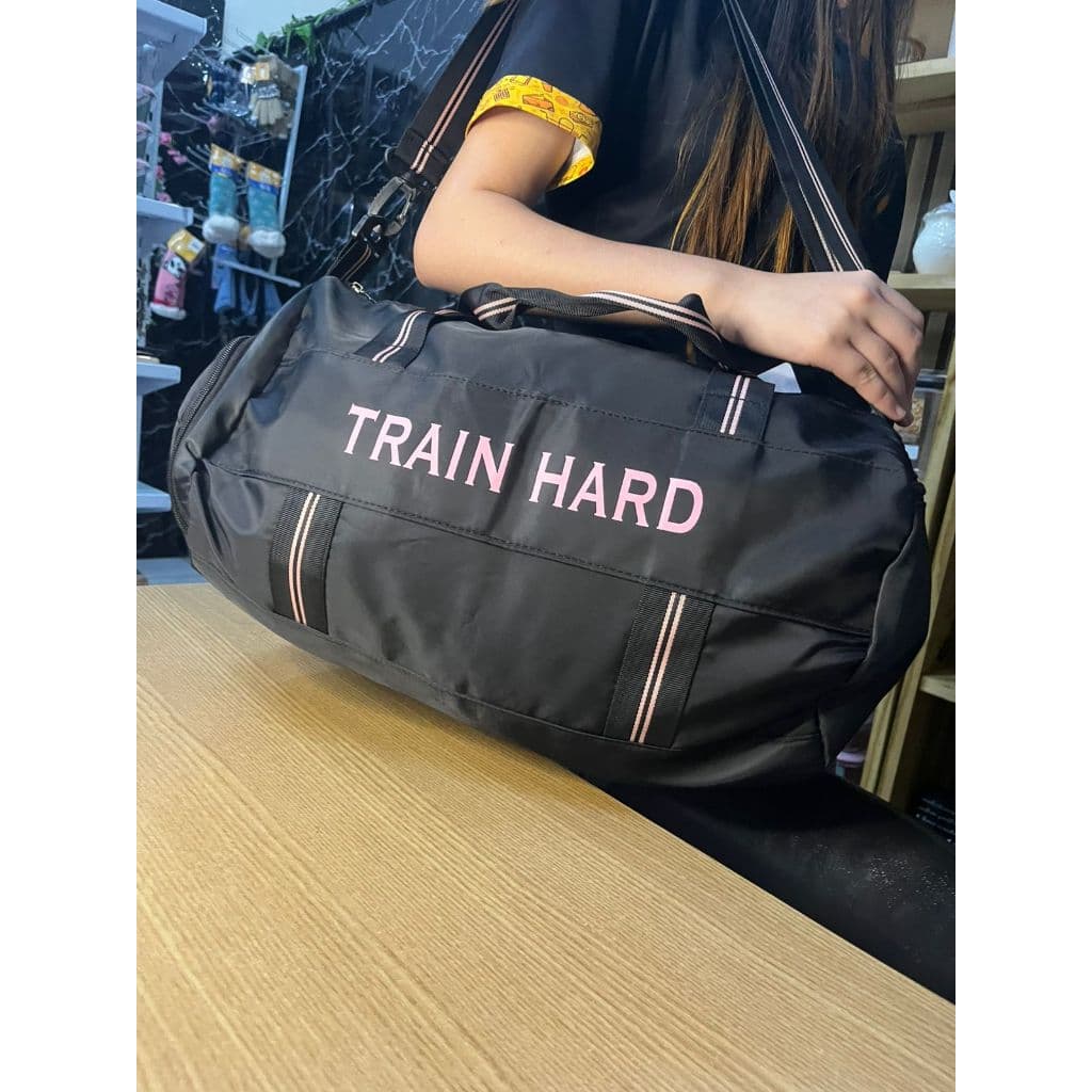Semana do Consumidor |Bolsa Esportiva Feminina "Train Hard" – Bolsa de Academia Grande com Alça Transversal
