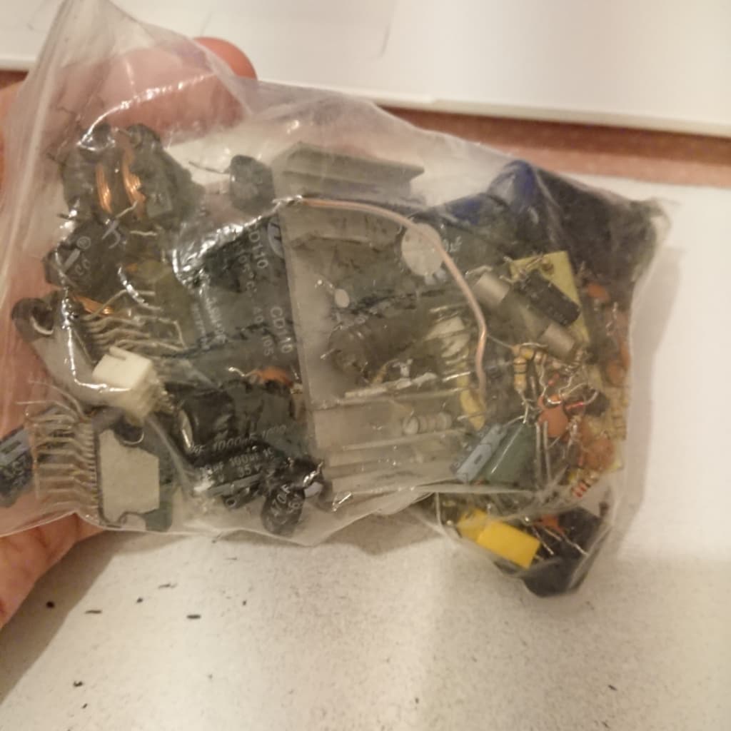 Sucata eletrônica, incluindo transformador e dissipadores de calor de alumínio altamente puro