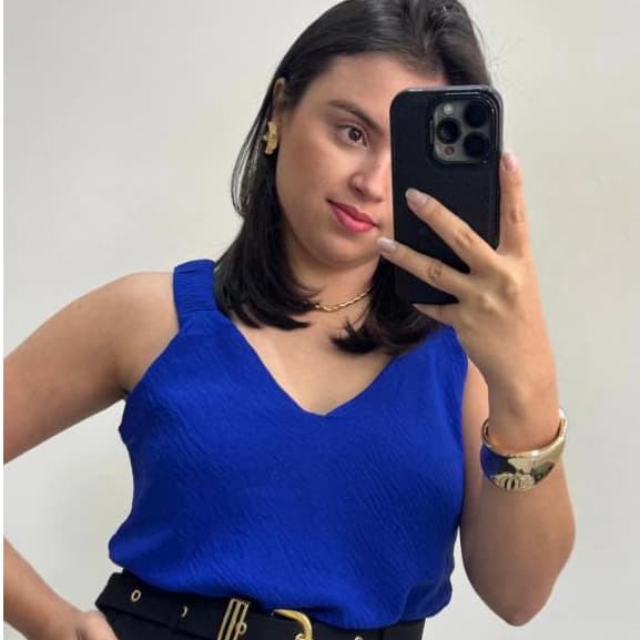 Regata Eliana alça larga com elástico e decote discreto