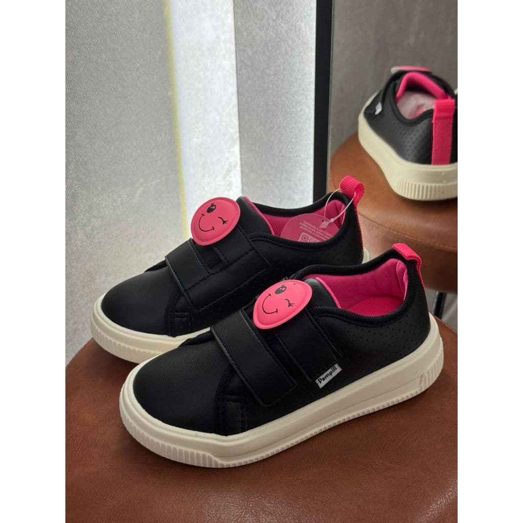 Tênis Infantil Menina Pampili Preto com Velcro Removível Smile Rosa Solado Off White Volta as Aulas