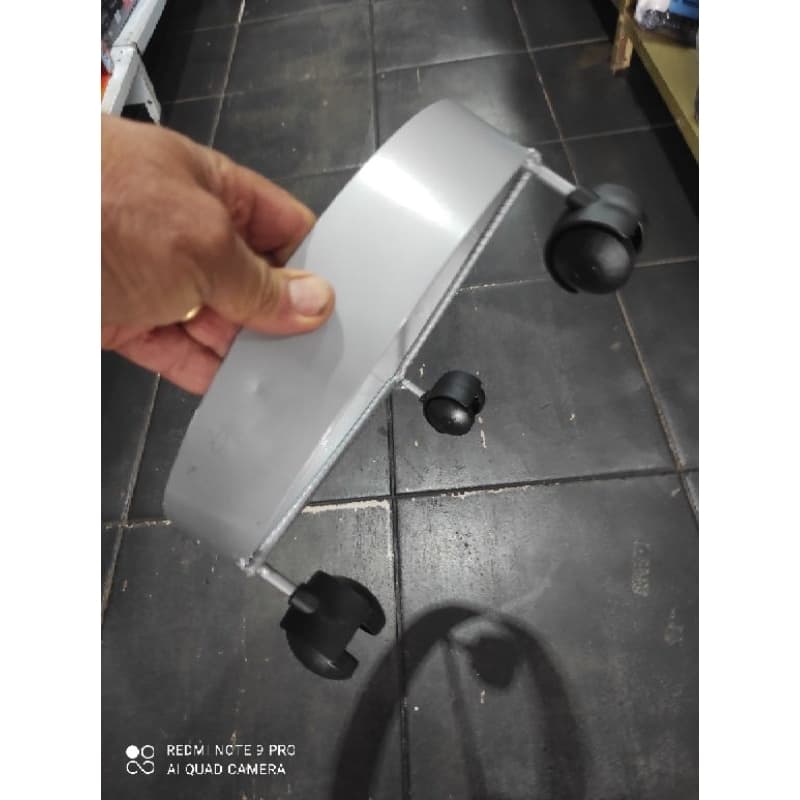 suporte para botijão de gás e vaso de plantas com rodinhas de metal