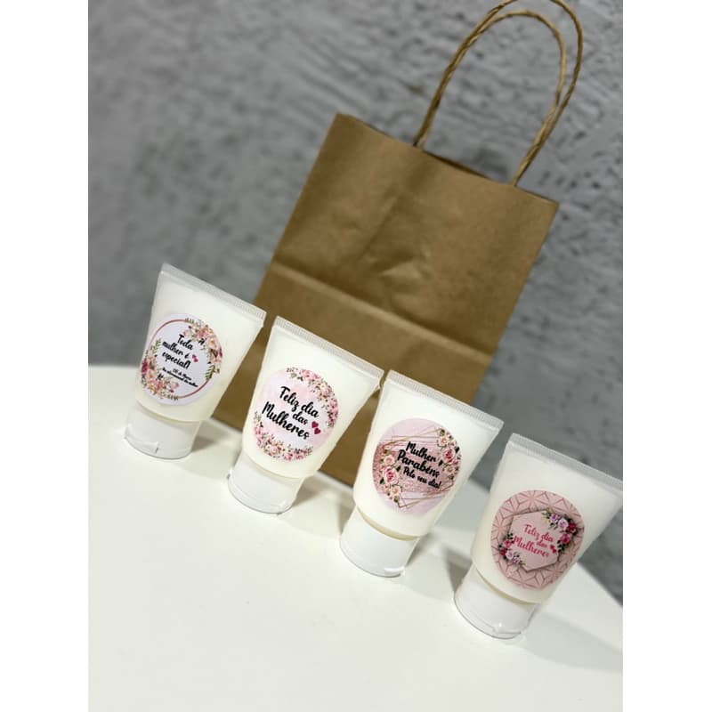 1 Bisnaga de 30ml com adesivo, Hidratante Natura todo dia + sacola Kraft mimo lembrancinha presente barato simples