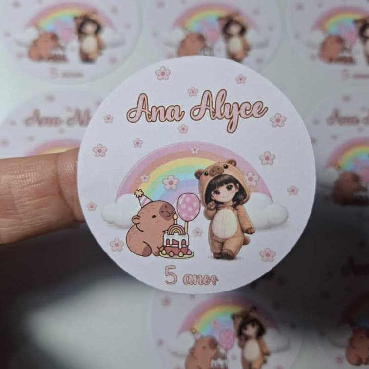 Adesivo Redondo Capivara 5x5cm Personalizado com Nome e Idade