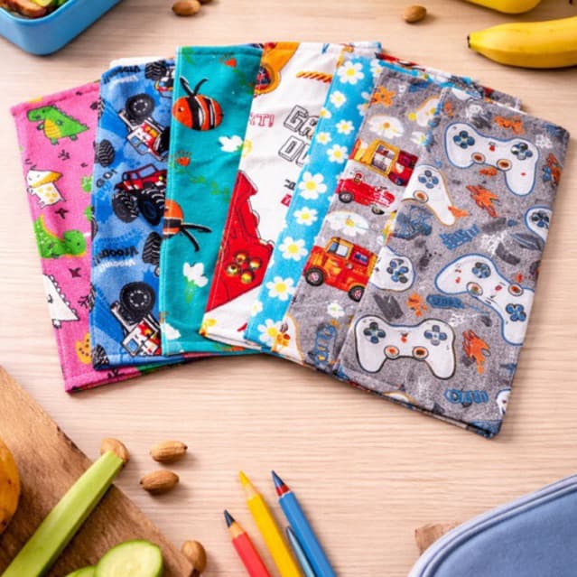 Kit 15 Lavabo Isa Toalhinhas de Mão Lancheira Estampas Infantis Macia Alta Absorção Creche Escola