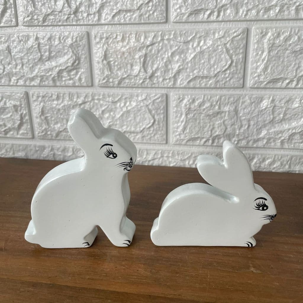 Kit 2 Coelhos Decorativos em Cerâmica Páscoa Off White / Branco Brilhante (Grande + Pequeno)